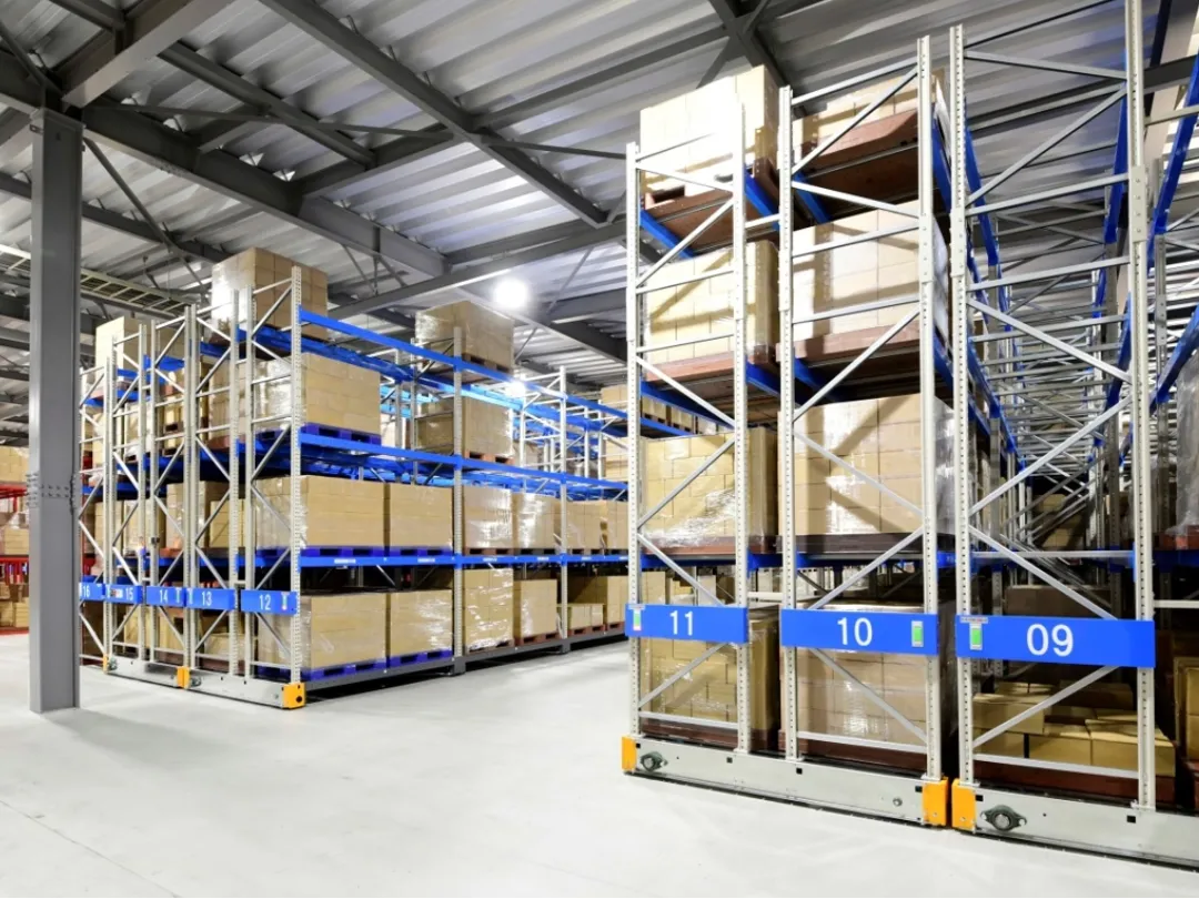 無軌式移動貨架